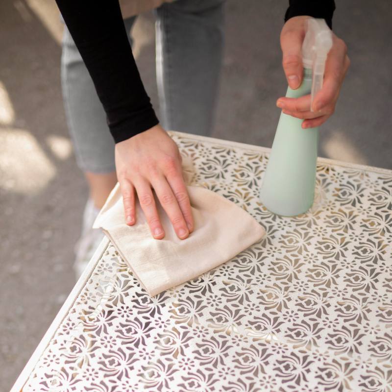 Cleaning a furniture surface before polishing